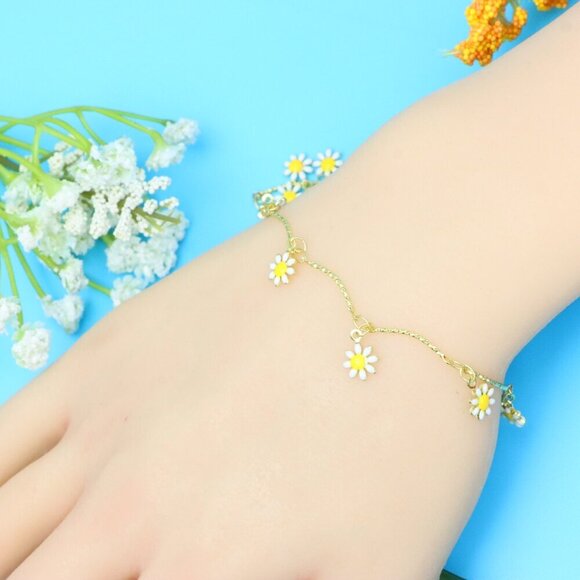 Chic & Stylish Bracelet – A Thoughtful Gift for Women and Girls, DYC1008 - Picture 2 of 9